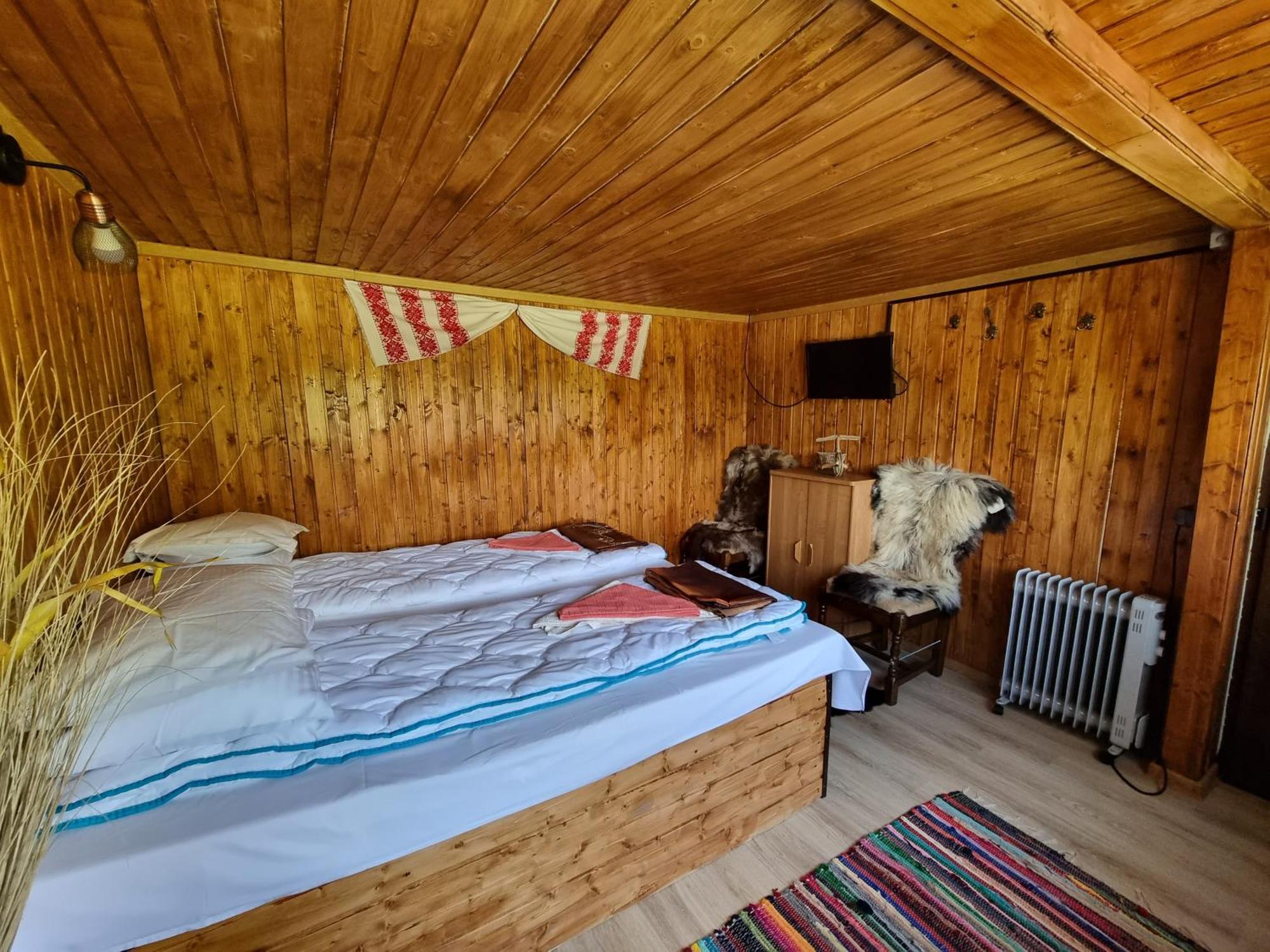 Hotel Langa Stana Curtea de Argeş Habitación foto