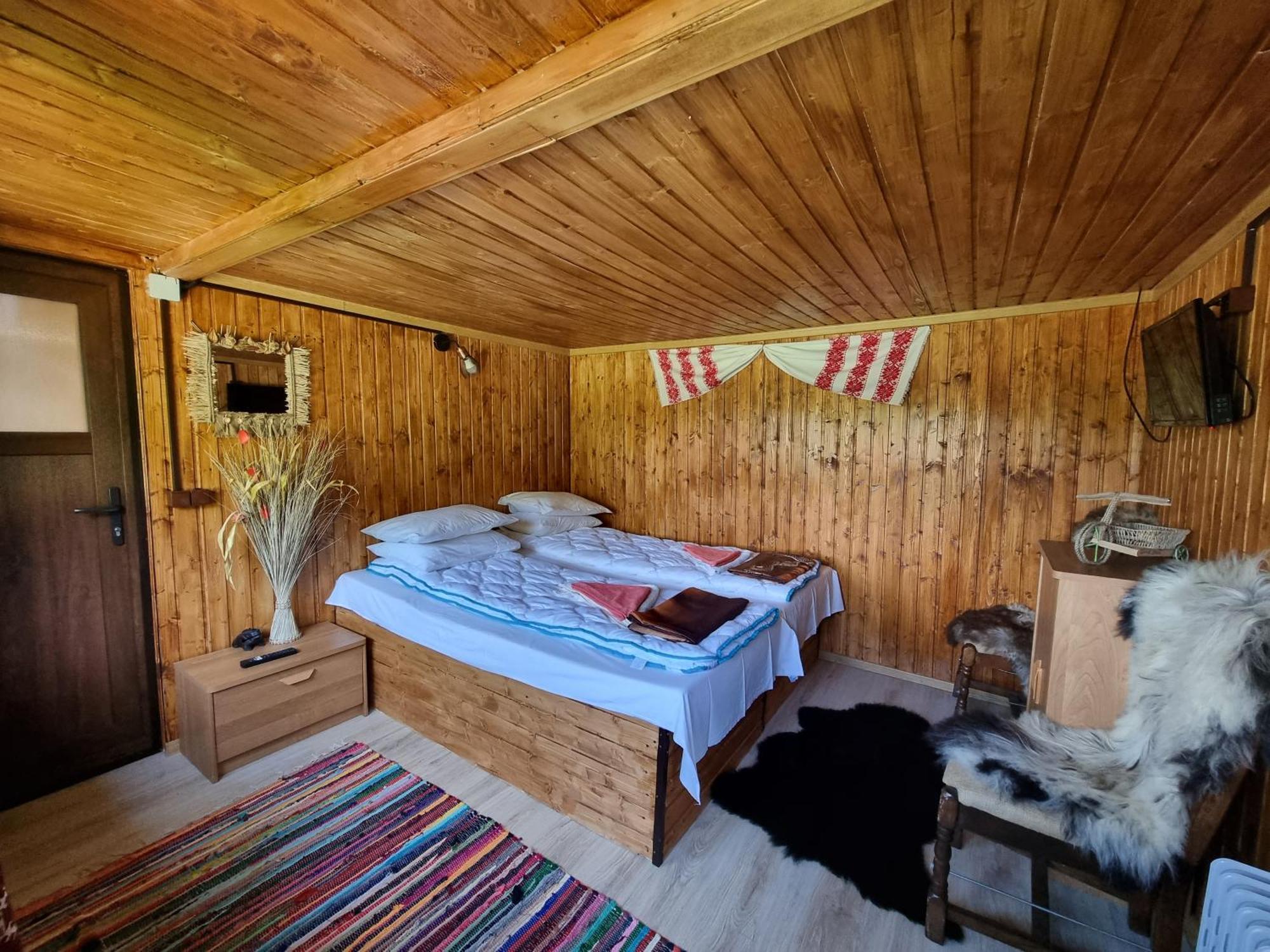 Hotel Langa Stana Curtea de Argeş Habitación foto
